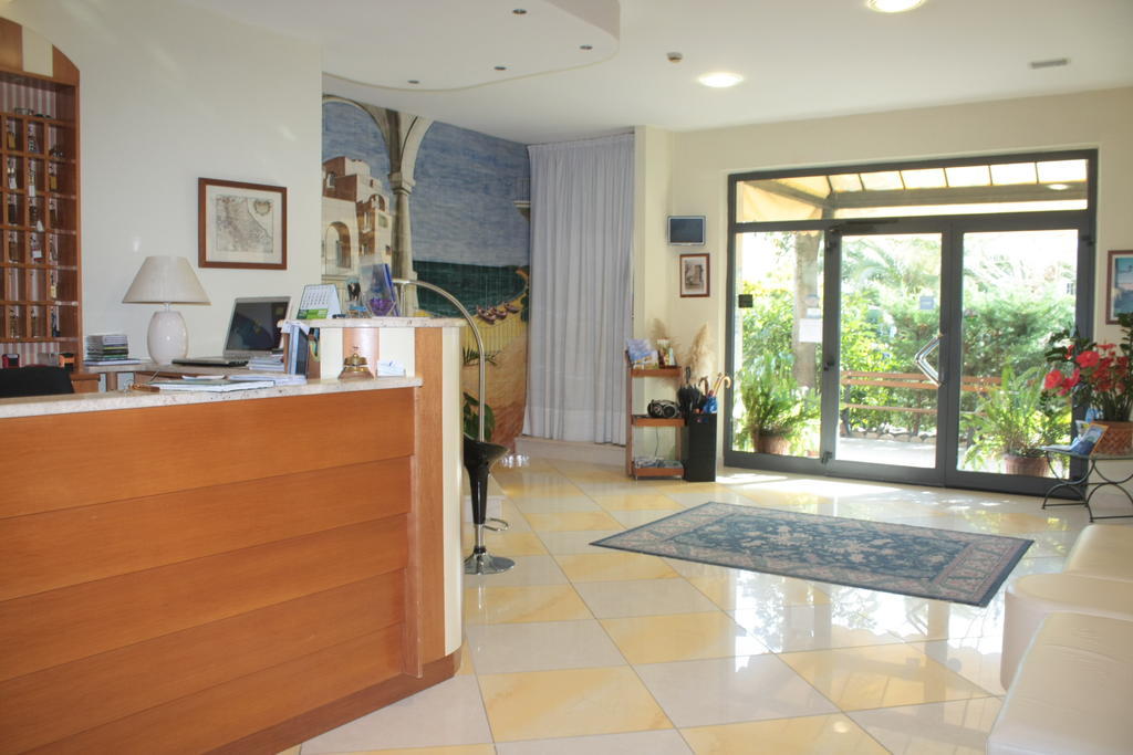 Hotel Lido Васто Екстер'єр фото